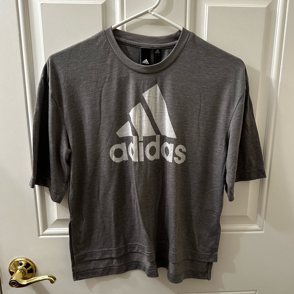 Women’s Adidas workout top